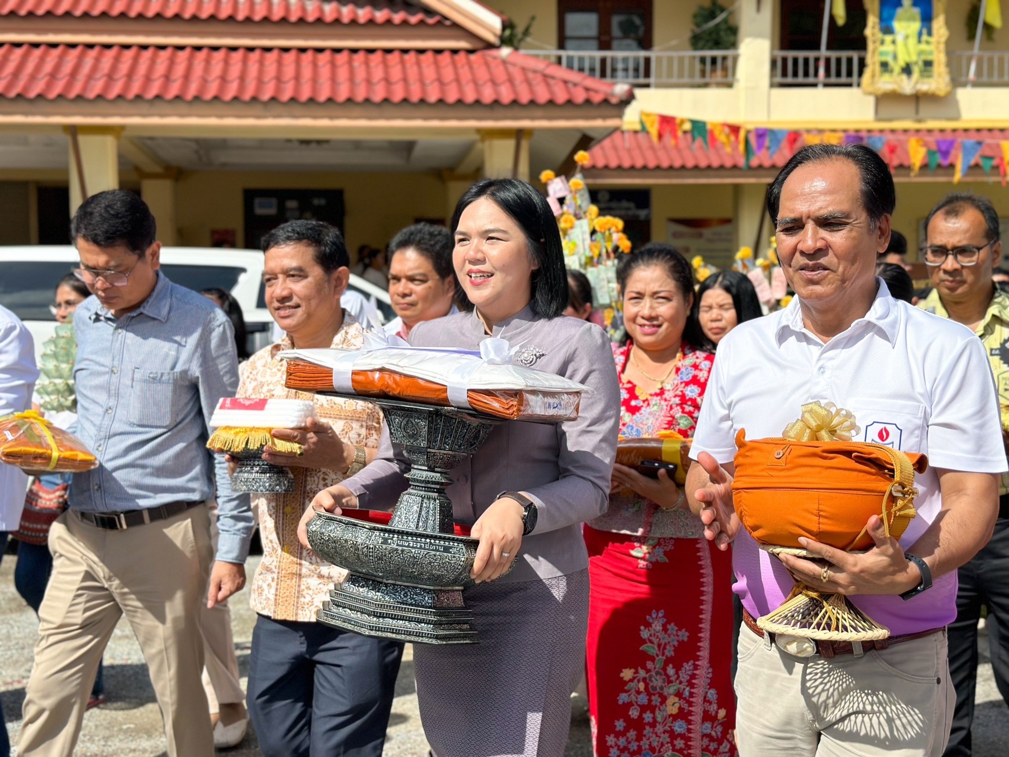 ร่วมทอดกฐินสามัคคี ณ วัดพระนคร